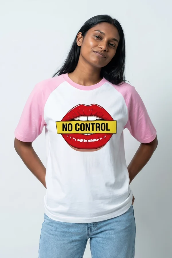 No Control lips graphic raglan t-shirt with pastel pink sleeves